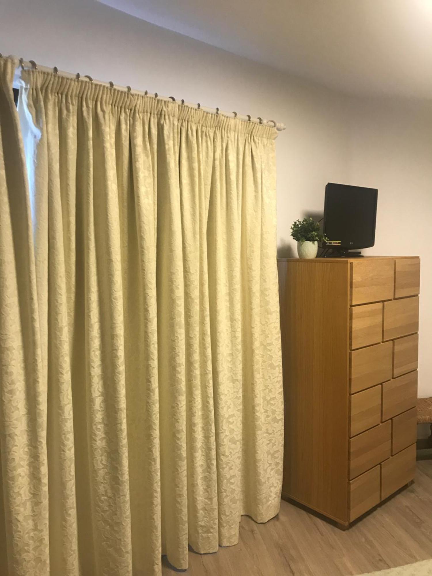 Habitacion Deluxe Con Bano Privado En Atalaya Apartagolf, Estepona Eksteriør billede