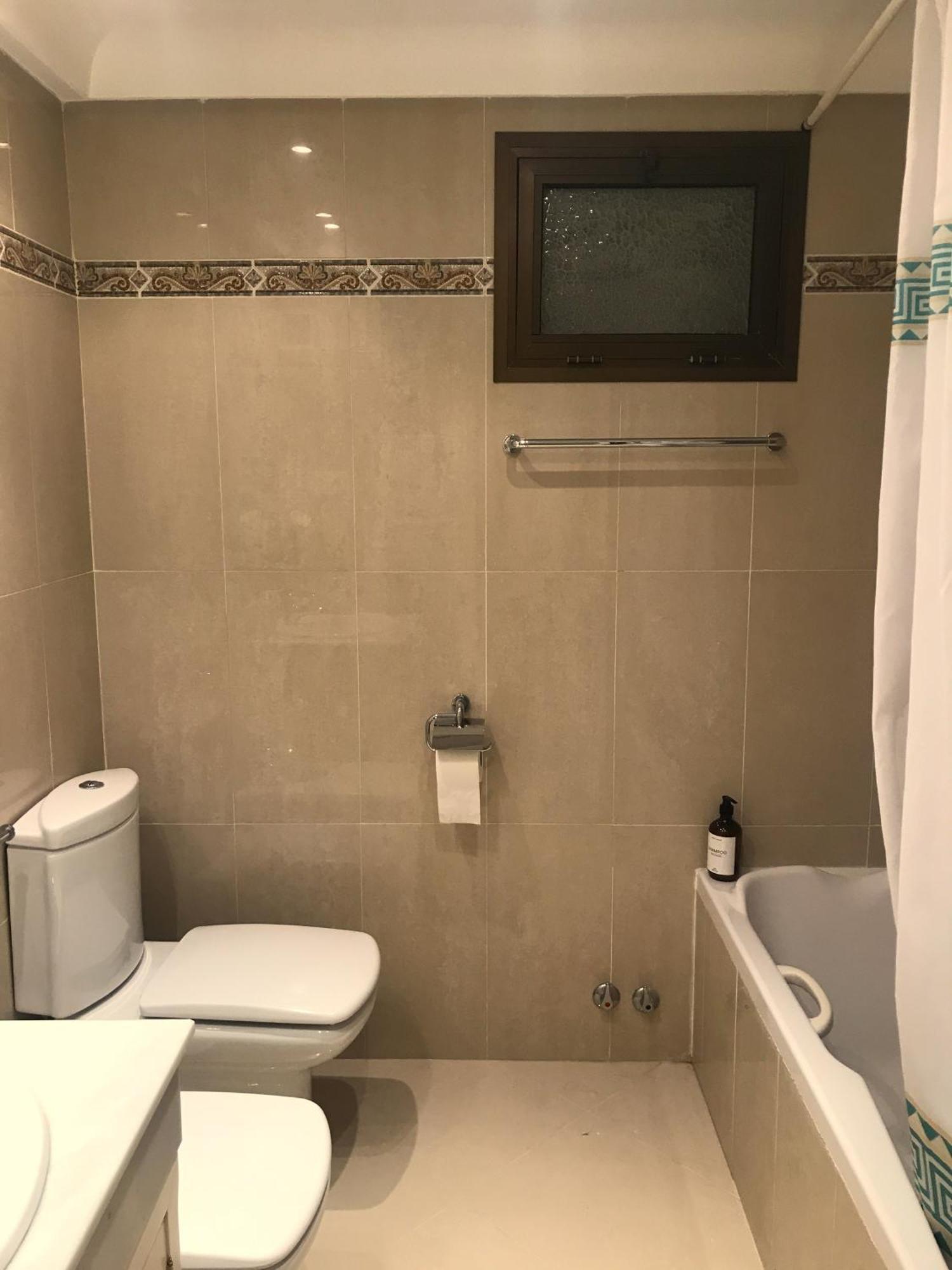 Habitacion Deluxe Con Bano Privado En Atalaya Apartagolf, Estepona Eksteriør billede