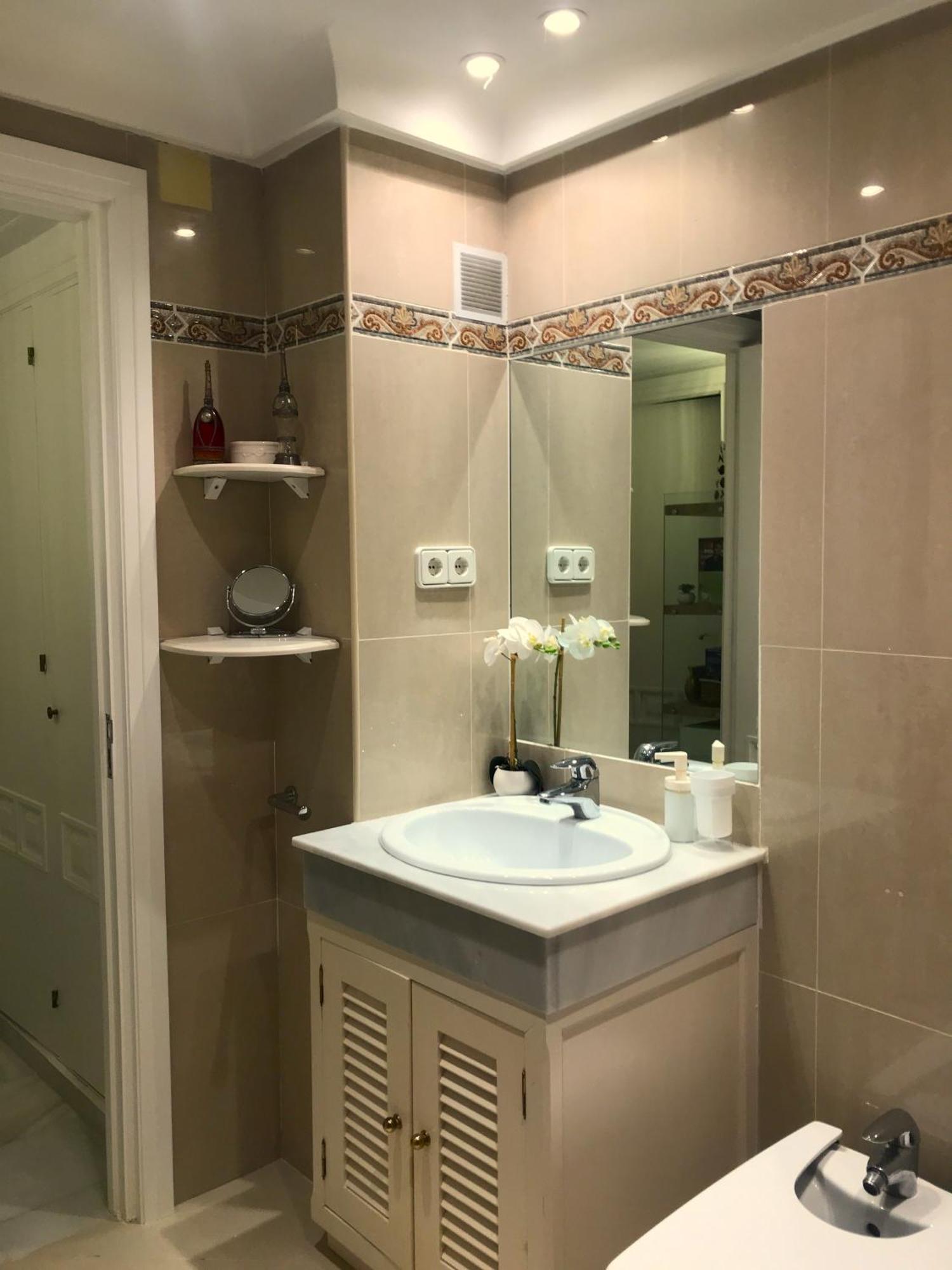 Habitacion Deluxe Con Bano Privado En Atalaya Apartagolf, Estepona Eksteriør billede