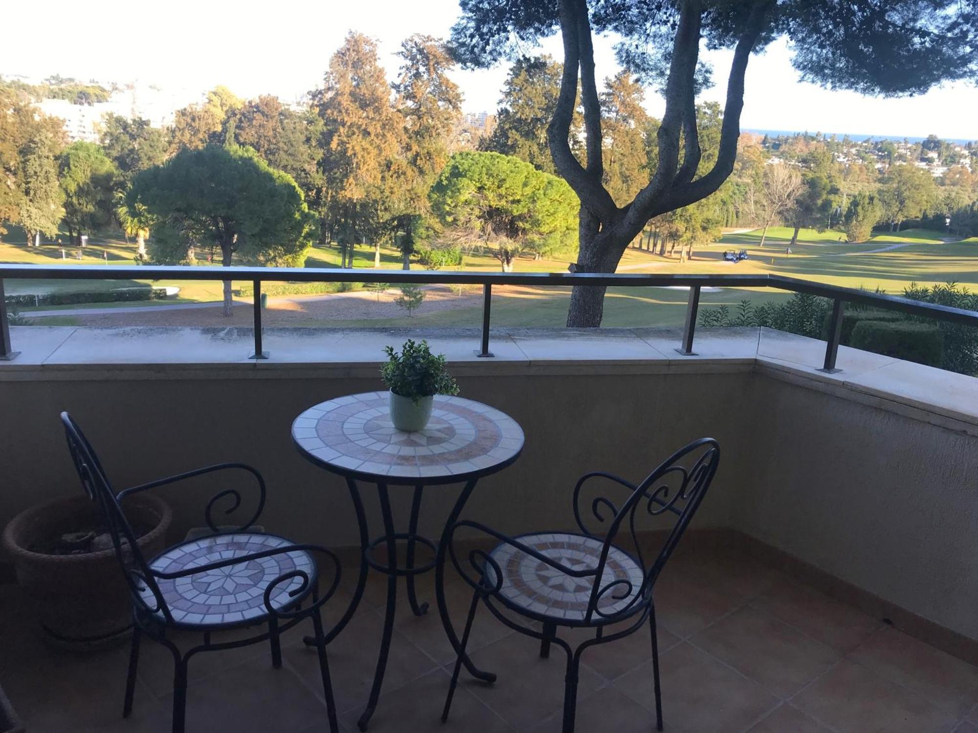 Habitacion Deluxe Con Bano Privado En Atalaya Apartagolf, Estepona Eksteriør billede