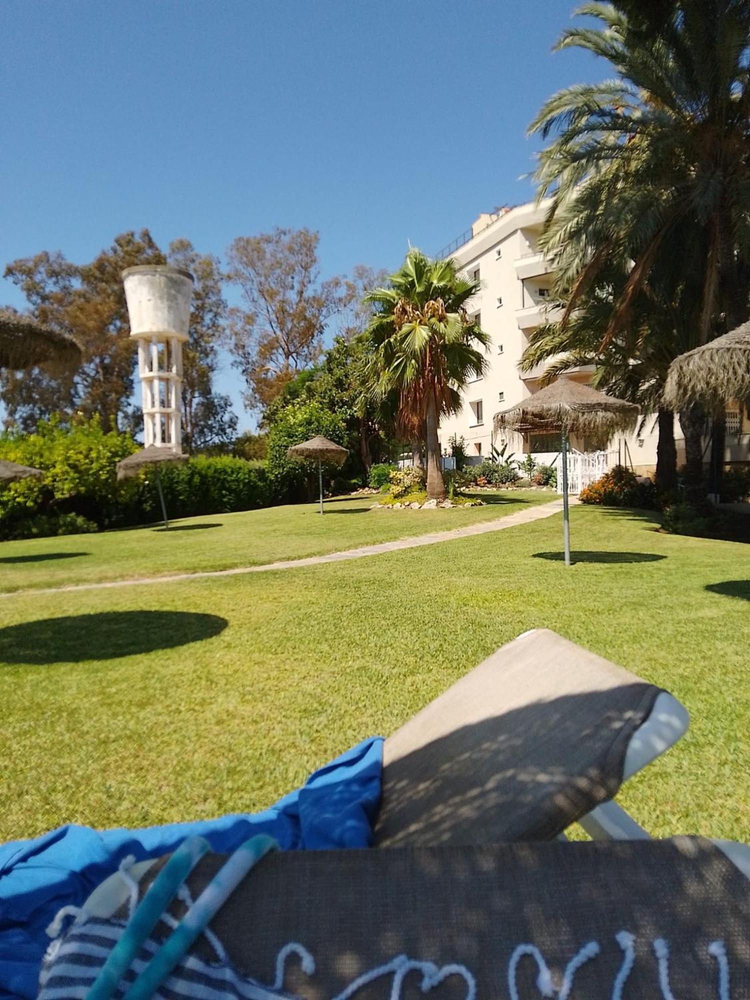 Habitacion Deluxe Con Bano Privado En Atalaya Apartagolf, Estepona Eksteriør billede